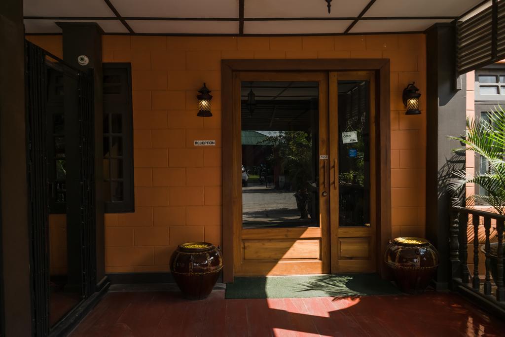 The Manor Hotel Nyaung Shwe Esterno foto